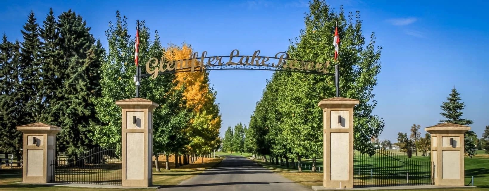 The entrance gates of Gleniffer Lake Resort